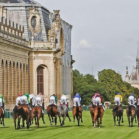 Petit Cocon Proche Gare Et Commerces Chantilly Exterior foto